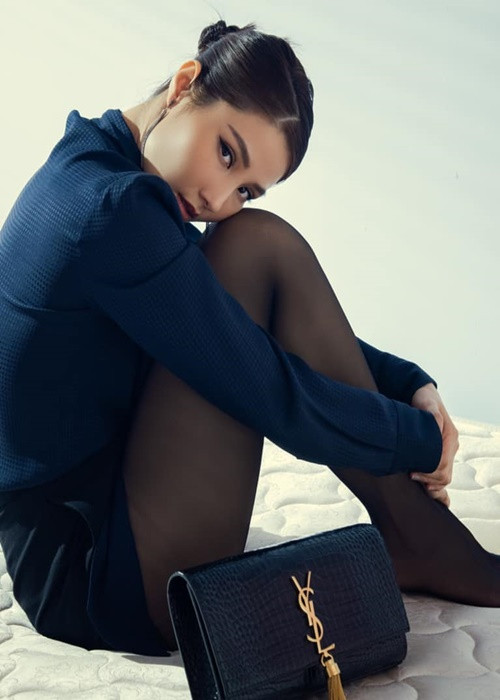 Mỹ nhân 32 tuổi có phong cách thời trang đa dạng khi gợi cảm, lúc kín đáo, khi lại cá tính.