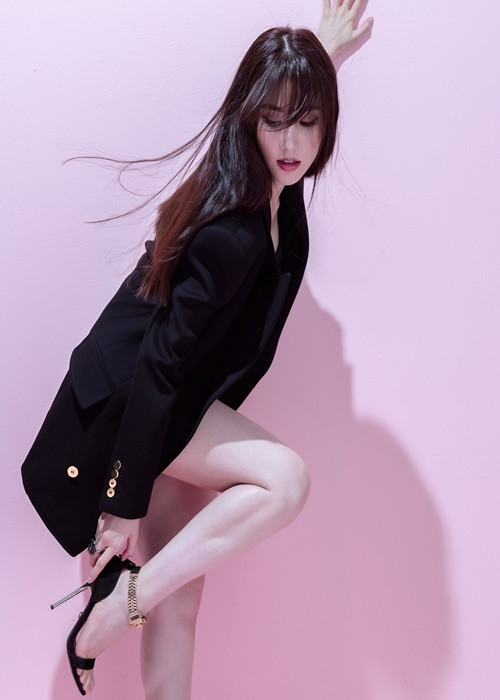 Cân nặng của Diễm My duy trì ở khoảng 50-54 kg.