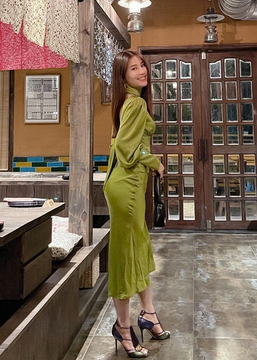 Khuyết điểm sắc vóc của Diễm My 9x là đùi to.