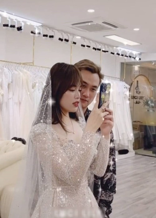 Mới đây, nam diễn viên Anh Tuấn đưa bạn gái Lâm Diễm Quỳnh đi thử váy cưới. Ảnh: Yan