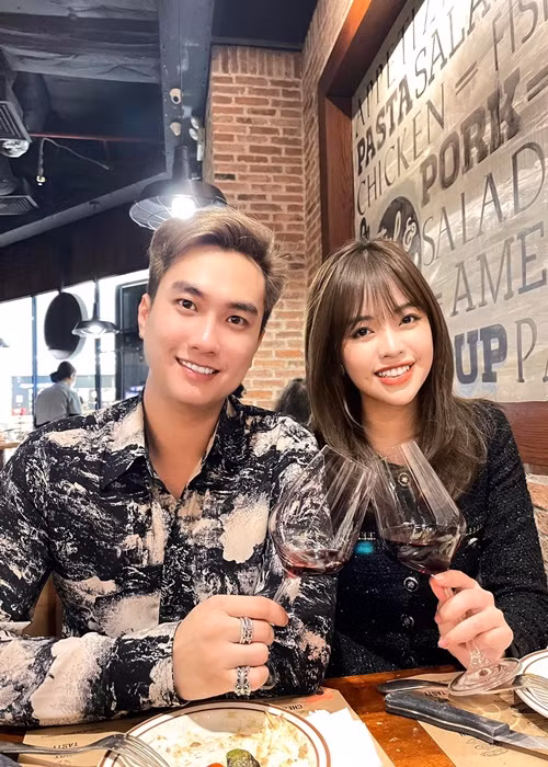 Valentine mới đây, đôi uyên ương đi hẹn hò lãng mạn. Ảnh: Dân Việt