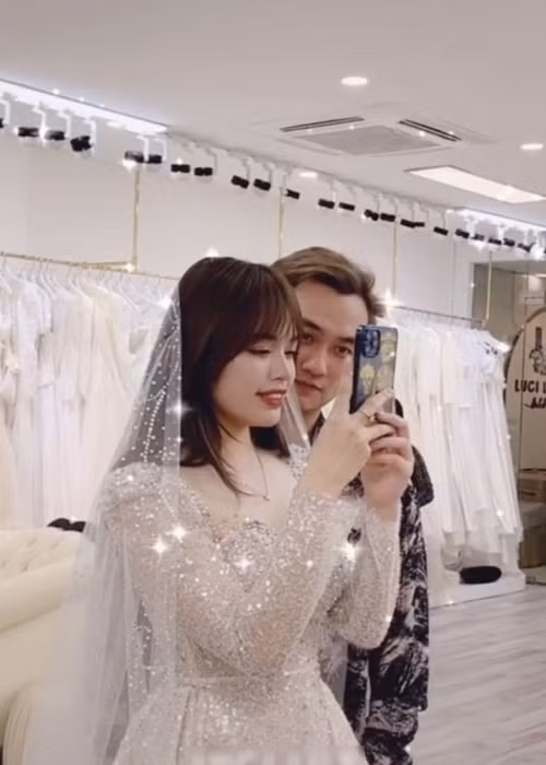 Vợ sắp cưới của Anh Tuấn diện cô dâu, khoe nhan sắc xinh đẹp. Ảnh: Yan