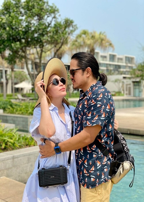 Roland từng 3 lần cầu hôn Thanh Hà. Cả hai dự định cưới dự định làm đám cưới vào tháng 3/2018 nhưng do mẹ Roland bị bệnh nên tạm hoãn. Ảnh: Giao thông