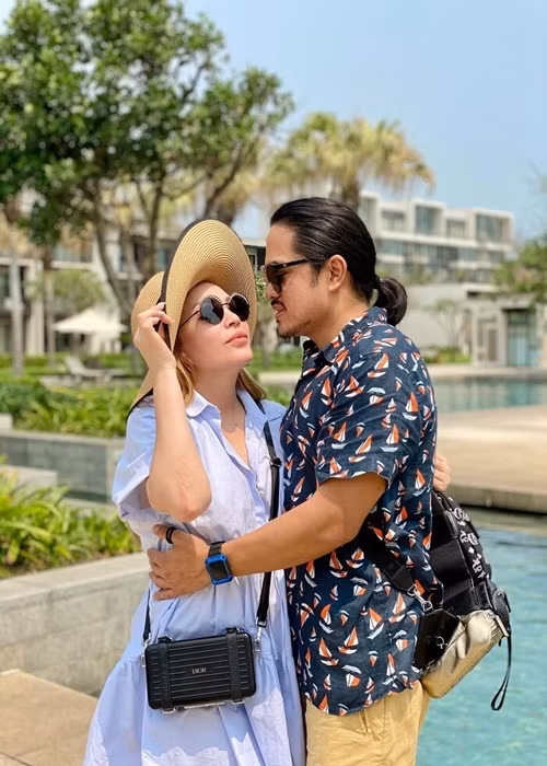 Roland từng 3 lần cầu hôn Thanh Hà. Cả hai dự định cưới dự định làm đám cưới vào tháng 3/2018 nhưng do mẹ Roland bị bệnh nên tạm hoãn. Ảnh: Giao thông