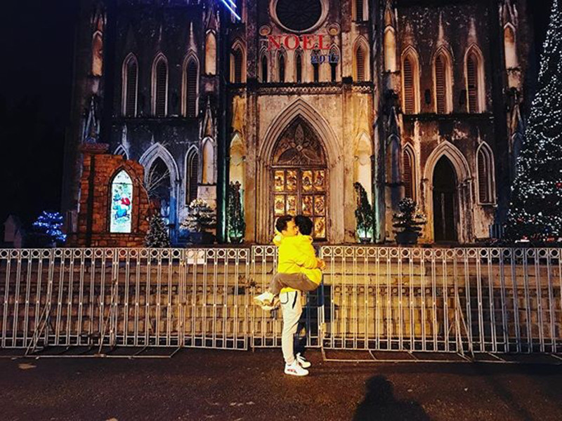 Bên Minh Hải, Hòa Minzy được sống với chính mình, không cần giả vờ mạnh mẽ khi mà biết ghen tuông, thích được nhõng nhẽo.