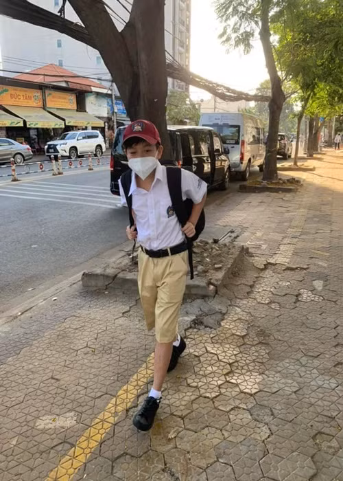 Đáng chú ý, Cường Đô la - chồng cũ của Hồ Ngọc Hà cũng đăng tải hình ảnh Subeo đến trường.