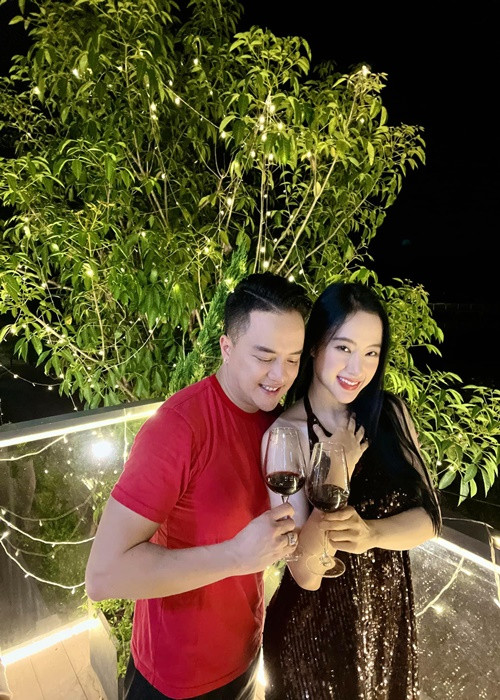 Cao Thái Sơn khen bạn gái màn ảnh một thời xinh đẹp, dễ thương. Ảnh: FBNV