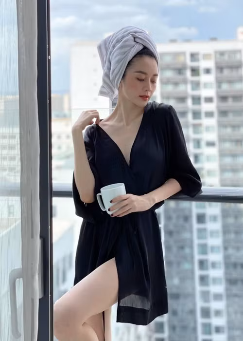 Cô chia sẻ: "Cuộc sống này rất ngắn ngủi, bạn phải trải nghiệm những điều mà trước đây bạn chưa từng làm. Chẳng hạn như, hỏi người mà bạn thích rằng: Chúng ta có thể bên nhau được không?".