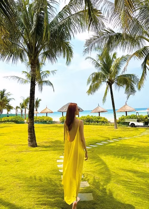 Thiều Bảo Trang từng cùng Thiều Bảo Trâm lập nhóm Bee.T. Sau một thời gian, cả hai tách ra solo.