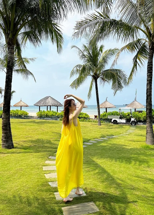 Năm 2012, Thiều Bảo Trang tham gia cuộc thi Giọng hát Việt. Vì lùm xùm Phương Uyên bị nghi dàn xếp kết quả, chị gái của Thiều Bảo Trâm rút khỏi sân chơi này với lý do sức khỏe.