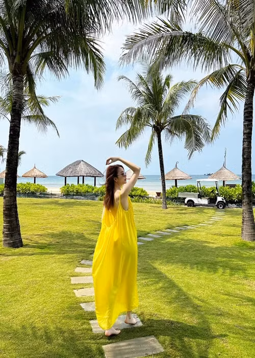 Năm 2012, Thiều Bảo Trang tham gia cuộc thi Giọng hát Việt. Vì lùm xùm Phương Uyên bị nghi dàn xếp kết quả, chị gái của Thiều Bảo Trâm rút khỏi sân chơi này với lý do sức khỏe.