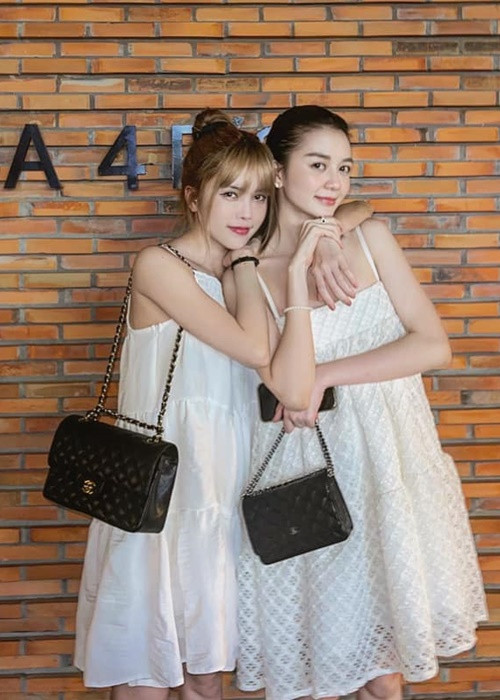 Thiều Bảo Trang được cho là chia tay Phương Uyên sau 9 năm gắn bó trong khi Thiều Bảo Trâm vướng nghi vấn "đường ai nấy đi" với Sơn Tùng M-TP sau 8 năm.