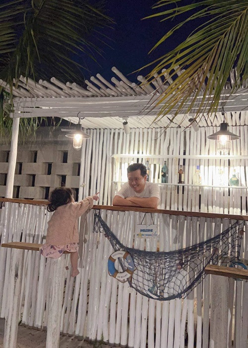 Một số cư dân mạng đặt nghi vấn Trường Giang có thể sẽ cho con gái xuất hiện trong chương trình khi mới đây anh đăng tải bé Destiny kèm hashtag "nhà trọ Destiny". Ảnh: FBNV