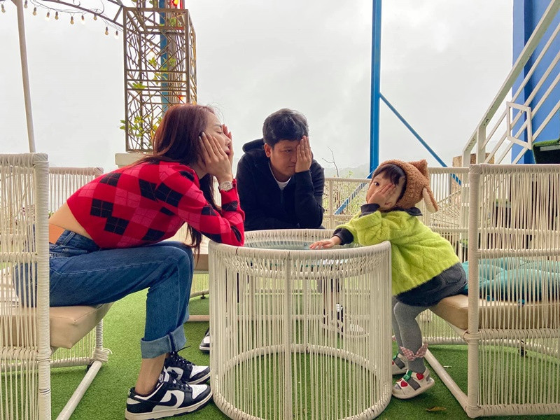 Nhiều fan mong đợi vợ chồng Nhã Phương sớm công khai ảnh rõ mặt con gái. Ảnh: FBNV