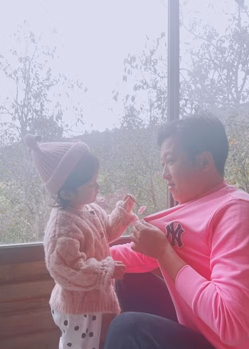Con gái của Trường Giang năm nay được 3 tuổi. Ảnh: FBNV