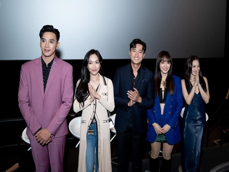 Thuận Nguyễn cao hơn Quốc Trường và các nữ đồng nghiệp đóng phim "Bẫy ngọt ngào". Ảnh: FBNV