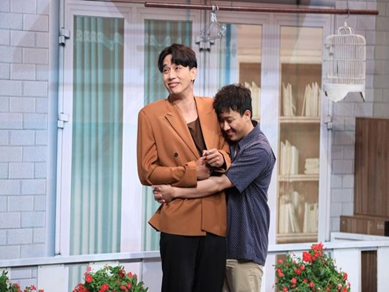 Thuận Nguyễn cũng áp đảo Trấn Thành về chiều cao. Ảnh: Vietnamnet