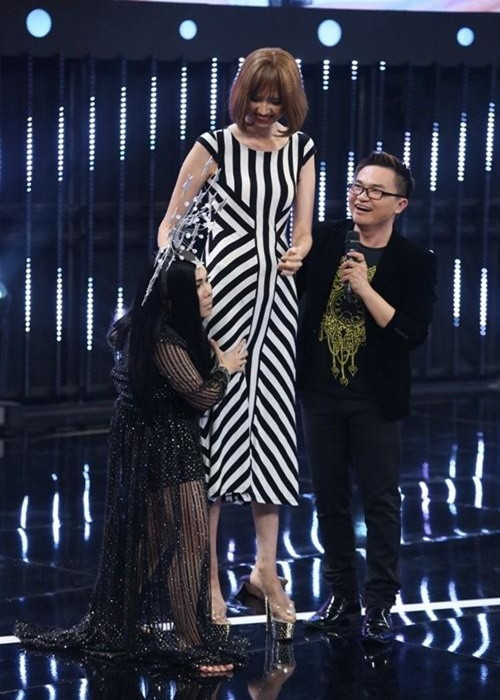 Chiều cao của Hồng Xuân vượt mặt chiều cao của nhiều sao Việt. Ảnh: Người lao động