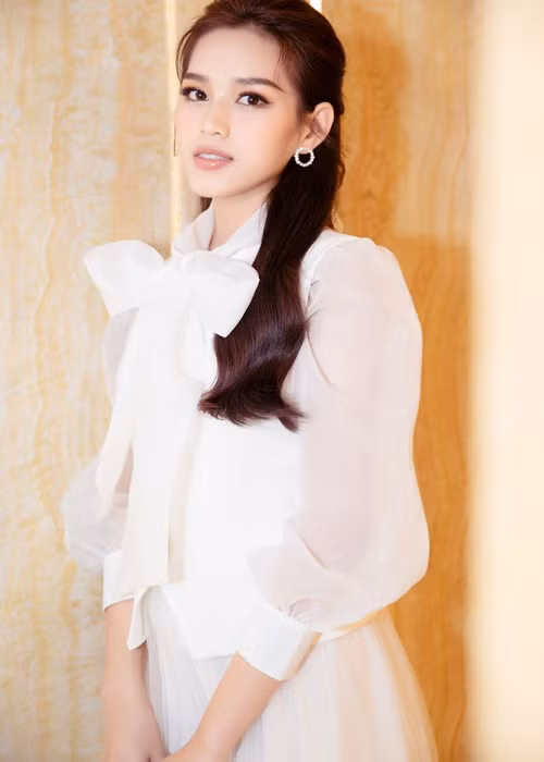 Tuy nhiên, Đỗ Hà chia sẻ thêm, mặc dù cuộc sống mệt mỏi, các bạn trẻ có thể chọn an nhàn, nhưng hãy đảm bảo đó chỉ là những “điểm xuyến”.