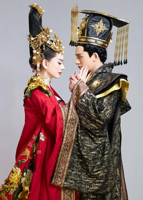 Gần đây, Song Duy liên tục xuất hiện bên Lâm Khánh Chi. Ảnh: FBNV