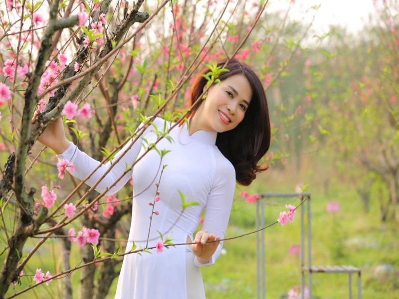 Chí Trung dành không ít lời có cánh cho nhan sắc của Ý Lan.