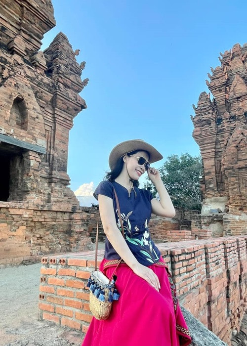 Nhan sắc của Ý Lan ở tuổi 44 nhận được nhiều lời khen ngợi.