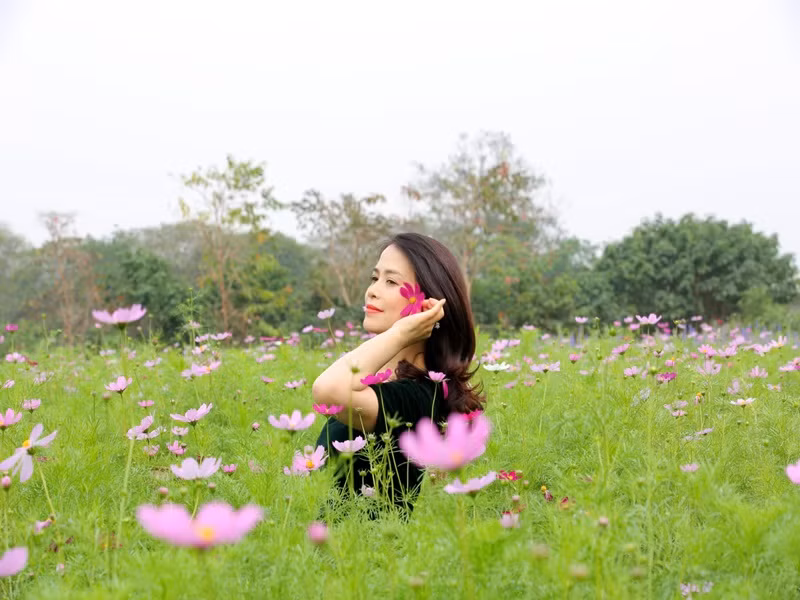 Kể từ khi gắn bó với sĩ Chí Trung, Ý Lan được nhiều người nhận xét ngày càng trẻ đẹp.