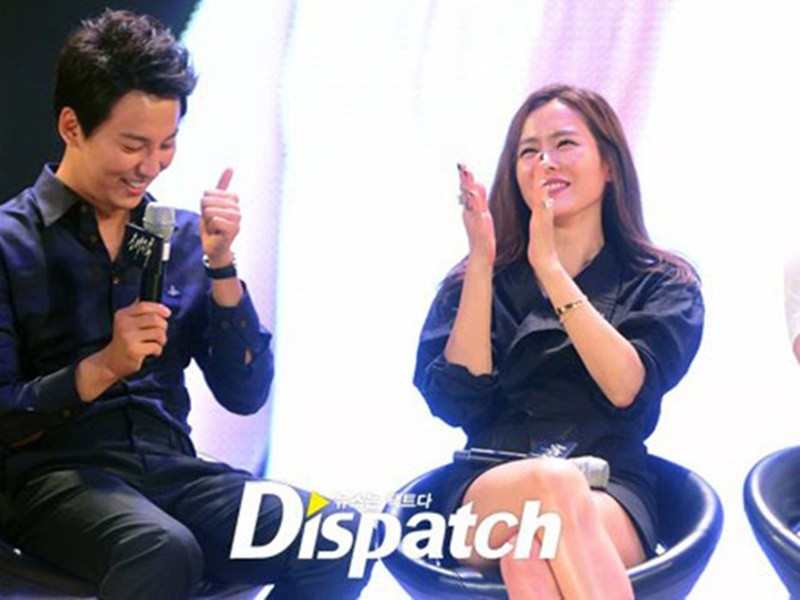 Trước nghi vấn yêu nhau, Son Ye Jin và Kim Nam Gil đều lên tiếng phủ nhận. Theo phía công ty quản lý, cả hai chỉ là bạn bè thân thiết. Theo nhiều nguồn tin trong ngành tiết lộ, Son Ye Jin và Kim Nam Gil thực sự yêu nhau. Tuy nhiên, cả hai nhanh chóng chia tay vào thời điểm rộ lên tin đồn hẹn hò. Ảnh: Dispatch