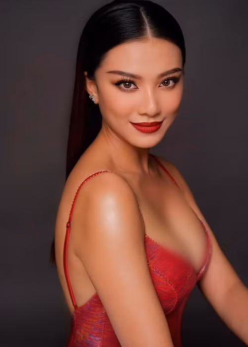 Một lý do khác Kim Duyên được cử đi thi Hoa hậu Siêu quốc gia là kinh nghiệm tham gia Hoa hậu Hoàn vũ Thế giới 2021.