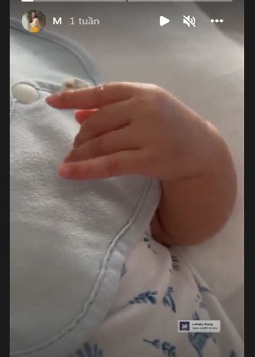 Tăng Thanh Hà từng khoe con út múa may tay khi nghe nhạc.