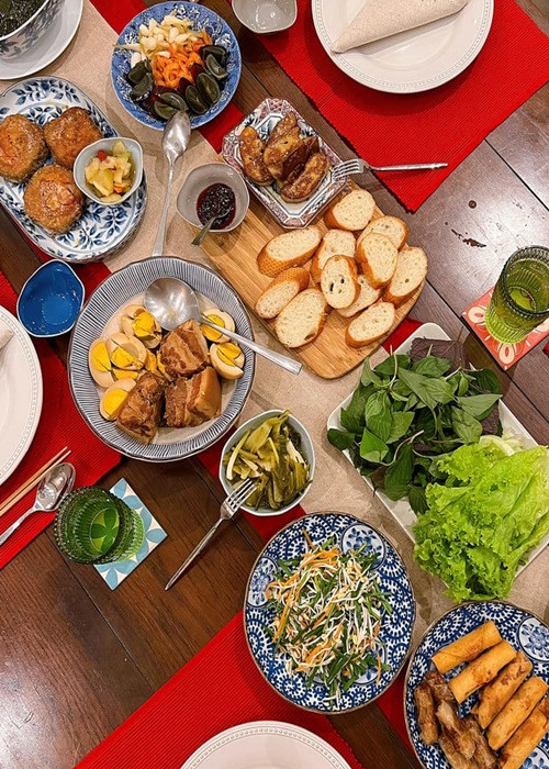 Gần đây, một lần nữa Hà Tăng chứng minh sự đảm đang khi xả loạt ảnh món ăn ngon dành cho gia đình.