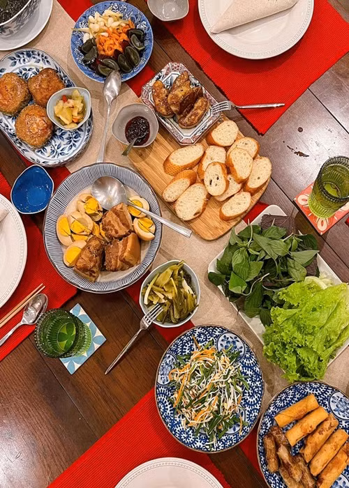 Gần đây, một lần nữa Hà Tăng chứng minh sự đảm đang khi xả loạt ảnh món ăn ngon dành cho gia đình.