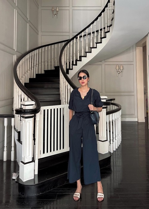 Hà Tăng nhanh chóng trở lại với công việc.