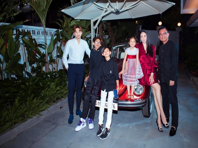 Hoa hau Ha Kieu Anh goi cam trong tiec mung sinh nhat ong xa dai gia