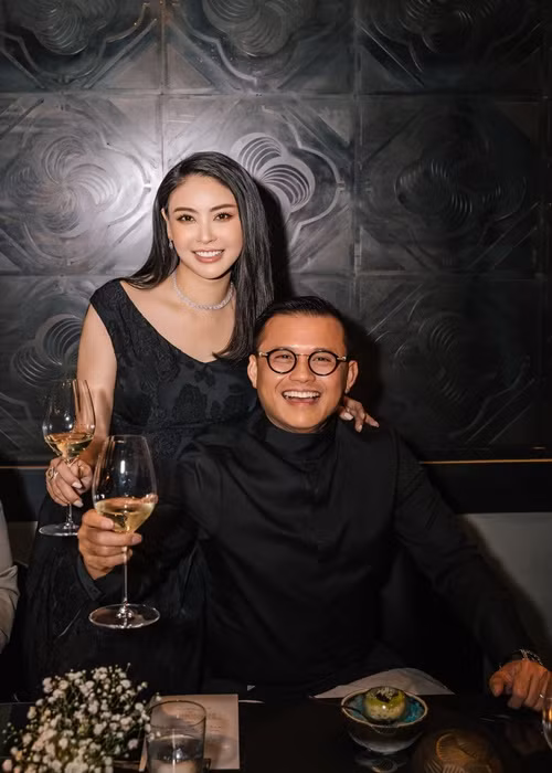 Vợ chồng Hà Kiều Anh còn tổ chức một bữa tiệc nhỏ khác.