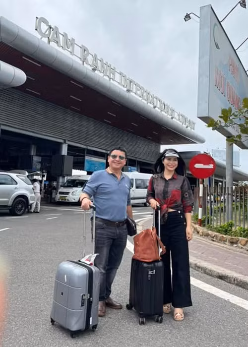 Chia sẻ với Dân Trí, Chí Trung cho hay: "Tôi vẫn sống bình thường, khỏe mạnh, đang đi uống cà phê vui vẻ. Ai muốn biết tình hình tôi thế nào thì cứ… mời tôi đi ăn uống liên tục thì biết". Ảnh: FBNV