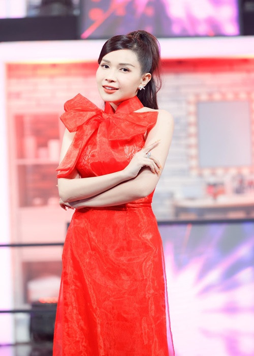 Khả Như từng có 3 mối tình trước Khương Ngọc. Cô lần đầu yêu vào năm lớp 10. 5 năm sau đó, chuyện tình của Khả Như tan vỡ. Sau đó, mỹ nhân làng hài yêu một người trong một năm. Dù định làm đám cưới nhưng cô và bạn trai chia tay vì Khả Như không muốn lấy chồng nữa. Ảnh: FB Khả Như