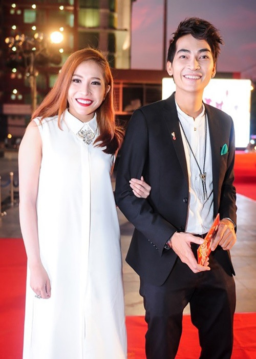 Khi công khai yêu Khương Ngọc, Khả Như dính nghi vấn là người thứ ba xen vào chuyện tình của anh và Thanh Trúc. Tuy nhiên, Khả Như một mực phủ nhận tin đồn. Ảnh: Dân Việt