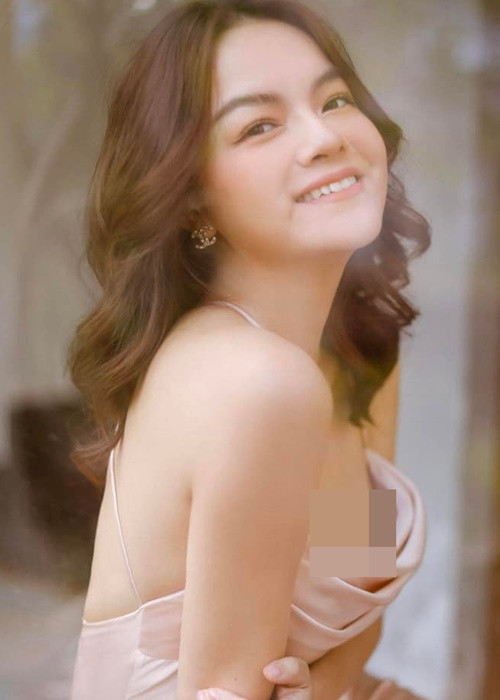 Lần hiếm hoi chia sẻ về chuyện tình cảm trong một chương trình hồi tháng 2/2020, Phạm Quỳnh Anh cho biết, sau khi ly hôn, cô vẫn được các chàng trai 9x tán tỉnh. Nữ ca sĩ cho hay, cô rất trân trọng những gì người khác dành cho mình nhưng không thể yêu một chàng trai 9x được. Ảnh: FBNV