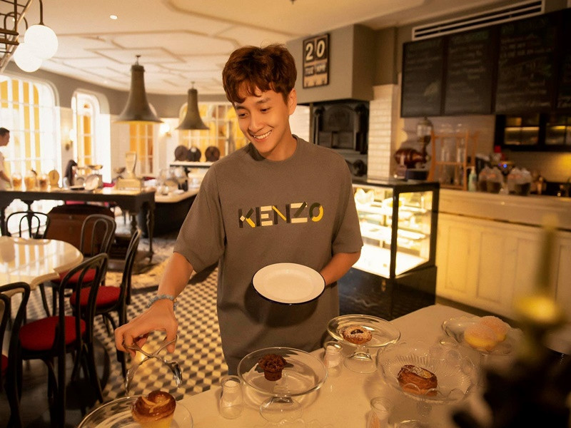 Ngoài hoạt động nghệ thuật, Ngô Kiến Huy còn kinh doanh.