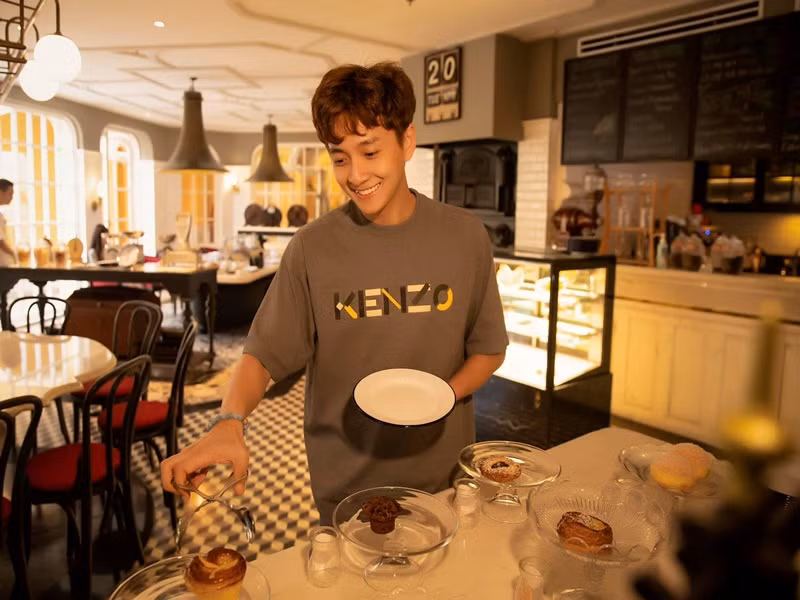 Ngoài hoạt động nghệ thuật, Ngô Kiến Huy còn kinh doanh.