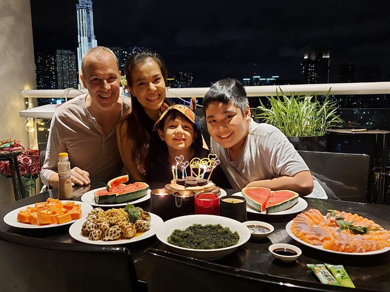 Sau khi tái hôn, nữ diễn viên tập trung kinh doanh online để phụ chồng lo kinh tế gia đình. Hồi tháng 7/2021, Lý Thanh Thảo khoe vợ chồng cô mua căn nhà thứ 2 sau bao năm cố gắng.