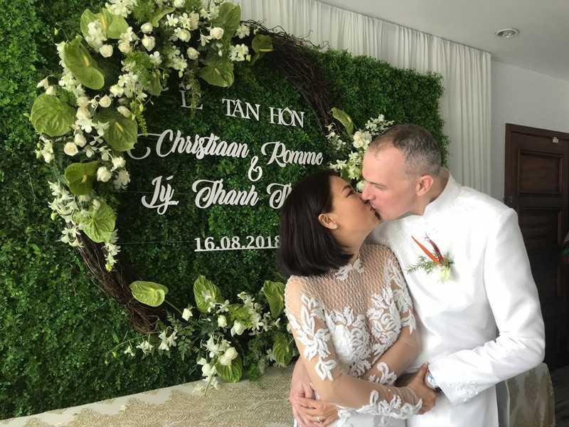 Nữ diễn viên từng khoe ngày càng được chồng ngoại quốc yêu thương, trân trọng.