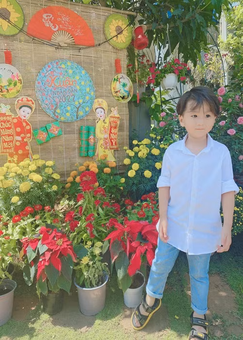 Tiếp tục bị chồng cũ tố ngoại tình, Lâm Khánh Chi liên tục có động thái mới. Nữ ca sĩ vừa khoe con trai kháu khỉnh. Ảnh: FBNV