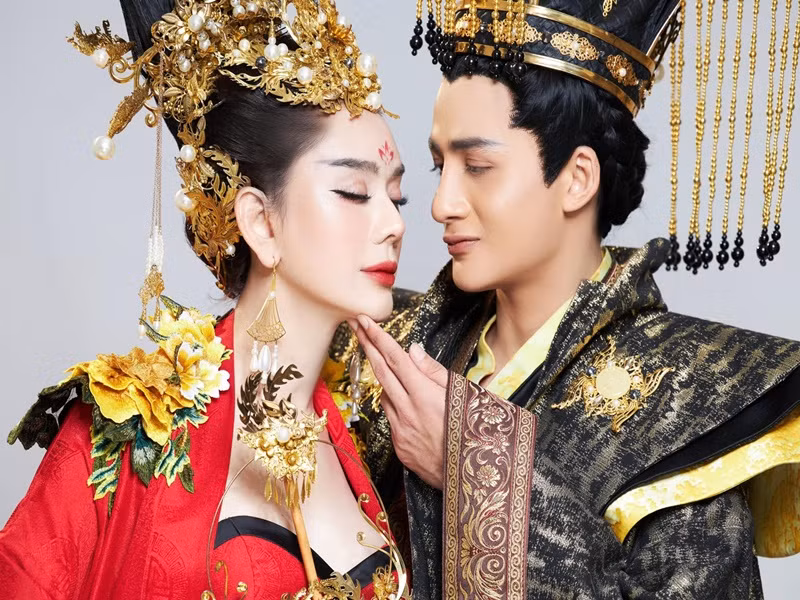 Theo lời Lâm Khánh Chi, Song Duy chỉ là trợ lý công việc của cô. Ảnh: FBNV