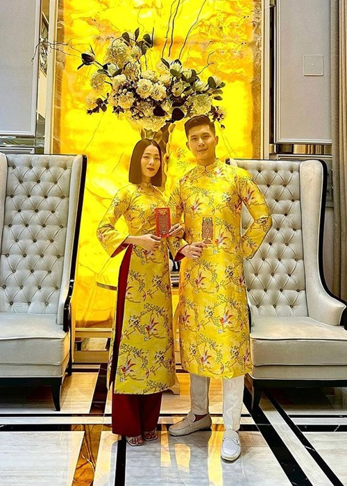 Lệ Quyên và tình trẻ đón năm mới tại biệt thự của nữ ca sĩ. Ảnh: Instagram Lệ Quyên