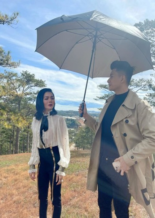 Cặp đôi công khai hẹn hò cách đây 1 năm. Vì kém Lệ Quyên đến 12 tuổi, Lâm Bảo Châu nhận nhiều lời dị nghị. Ảnh: Yan