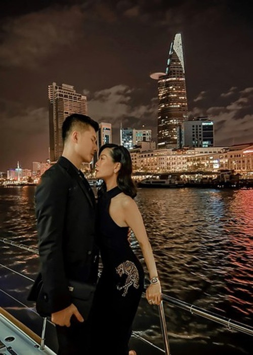 Tình trẻ của Lệ Quyên chọn cách giữ im lặng khi mọi hành động của anh bị cư dân mạng soi. Ảnh: Facebook Lệ Quyên