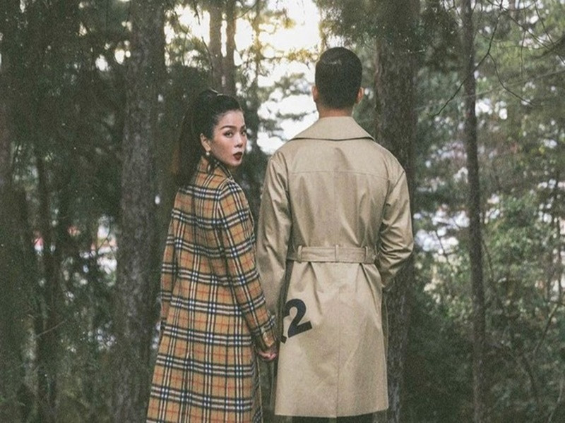 Mặc những lời bàn tán, Lệ Quyên và Lâm Bảo Châu vẫn dính như sam. Ảnh: Zing