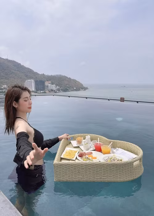 Năm 2017, Kim Nhã ly hôn Minh Quân sau 3 năm gắn bó.